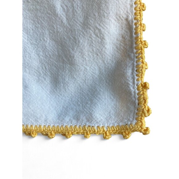 Vintage Floral Printed Tapestry Tea Towel With Yellow Crocheted Border - Picture 5 of 7